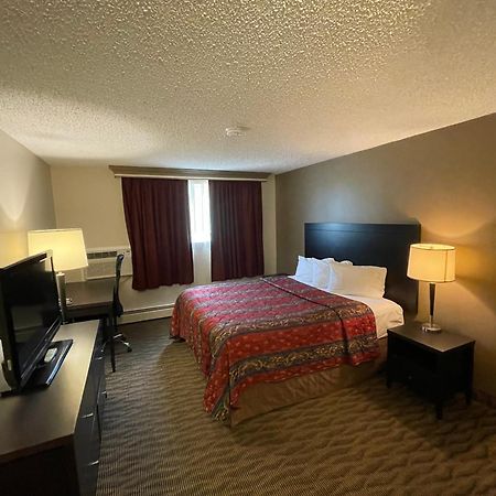 Almac Hotel Lac La Biche Eksteriør bilde